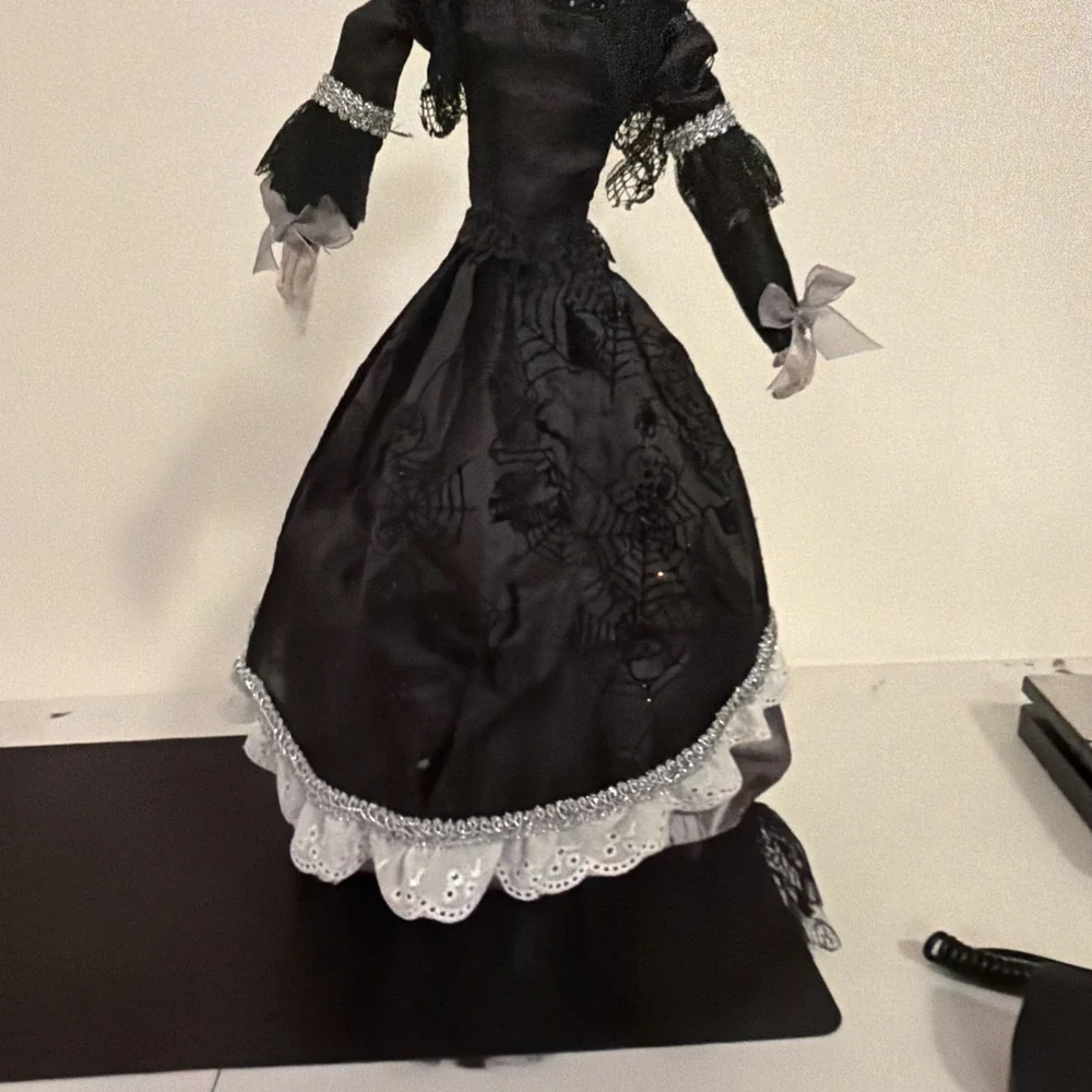 Katherine's Collection Skeleton Lady 22